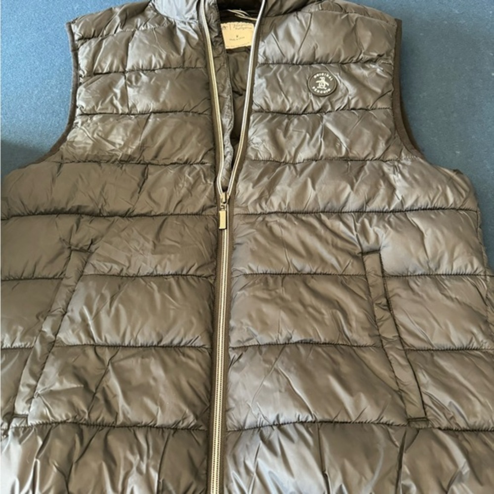 PENQUIN puffer vest w/ pockets🐧 unisex but men’s sizing! See pic for more: